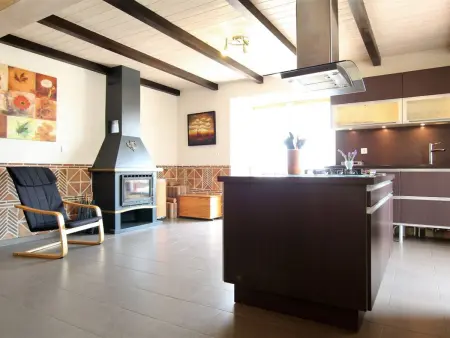 Charmant gîte rénové, 3 chambres, cheminée, terrasse et jardin, proche Brioude et sites touristiques. - Photo 2