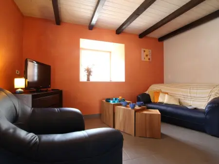 Charmant gîte rénové, 3 chambres, cheminée, terrasse et jardin, proche Brioude et sites touristiques. - Photo 4