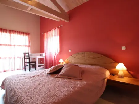 Charmant gîte rénové, 3 chambres, cheminée, terrasse et jardin, proche Brioude et sites touristiques. - Photo 9