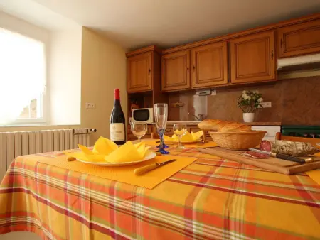 Gîte de charme en Auvergne, cour fermée, jardins privés, BBQ, babyfoot, proche St Jacques de Compostelle - Photo 2