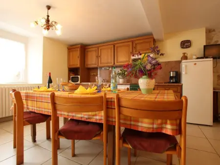 Gîte de charme en Auvergne, cour fermée, jardins privés, BBQ, babyfoot, proche St Jacques de Compostelle - Photo 3
