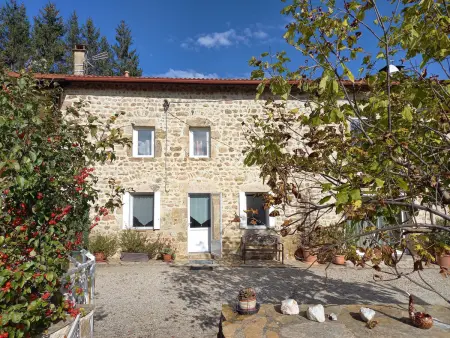Gîte de charme en Auvergne, cour fermée, jardins privés, BBQ, babyfoot, proche St Jacques de Compostelle - Photo 18