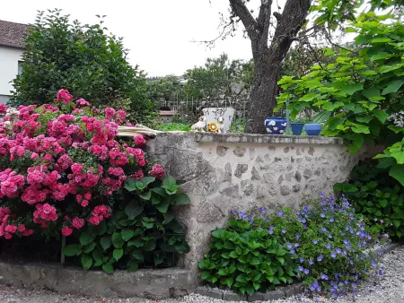 Gîte de charme en Auvergne, cour fermée, jardins privés, BBQ, babyfoot, proche St Jacques de Compostelle - Photo 23