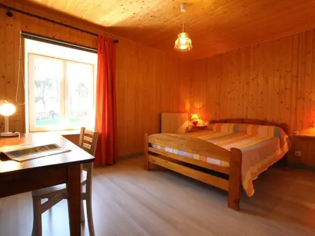 Maison de charme en pierres avec jardin, cheminées et jeux pour enfants, proche forêt du Meygal - Photo 11