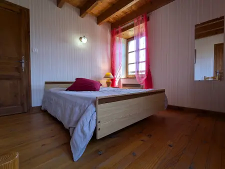 Charmant Gîte en Pierre avec 3 Chambres, Cour et Proximité Activités, Pinols - Photo 3