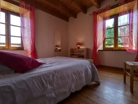 Charmant Gîte en Pierre avec 3 Chambres, Cour et Proximité Activités, Pinols - Photo 4