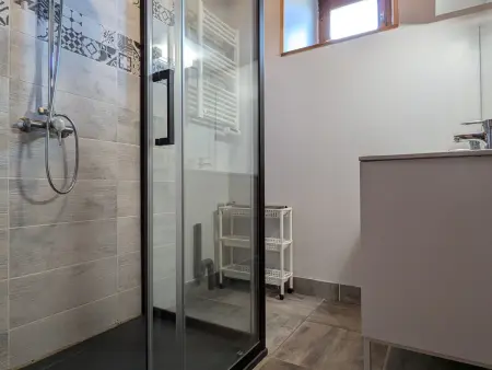 Charmant Gîte en Pierre avec 3 Chambres, Cour et Proximité Activités, Pinols - Photo 5