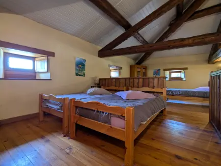Charmant Gîte en Pierre avec 3 Chambres, Cour et Proximité Activités, Pinols - Photo 7