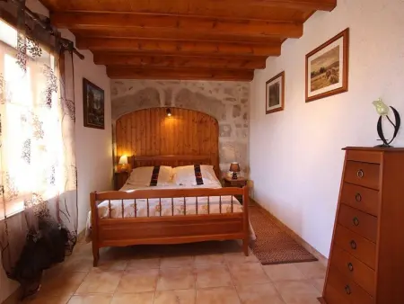Gîte en pierre avec terrasses, proche de sites médiévaux, idéal pour famille avec équipements bébé. - Photo 2