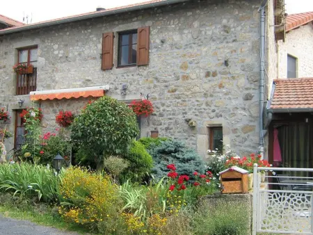 Gîte en pierre avec terrasses, proche de sites médiévaux, idéal pour famille avec équipements bébé. - Photo 4