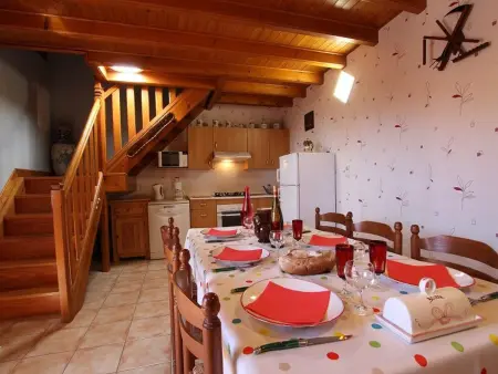 Gîte en pierre avec terrasses, proche de sites médiévaux, idéal pour famille avec équipements bébé. - Photo 5