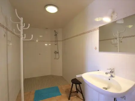 Gîte en pierre avec terrasses, proche de sites médiévaux, idéal pour famille avec équipements bébé. - Photo 8