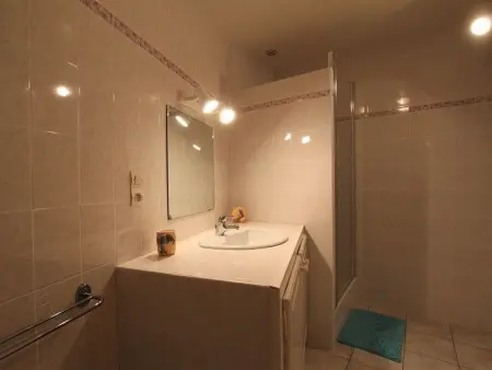 Gîte en pierre avec terrasses, proche de sites médiévaux, idéal pour famille avec équipements bébé. - Photo 13