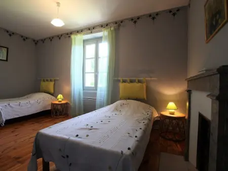 Maison de charme avec grand parc pour des vacances en famille au cœur de l'Auvergne - Photo 9