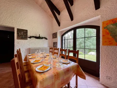 Maison isolée, au cœur des volcans, terrain clos, jeux, confort, cheminée, proche forêts et villages. - Photo 4