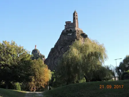 Maison isolée, au cœur des volcans, terrain clos, jeux, confort, cheminée, proche forêts et villages. - Photo 30