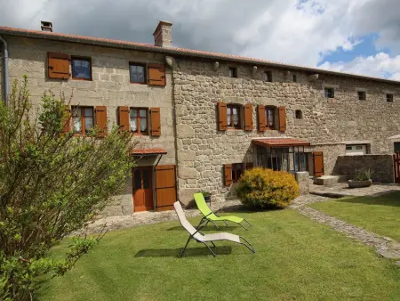 Gîte spacieux et rénové avec équipements modernes, terrasse et vaste jardin près de Gévaudan et Margeride - Photo 1