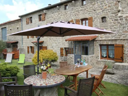 Gîte spacieux et rénové avec équipements modernes, terrasse et vaste jardin près de Gévaudan et Margeride - Photo 2