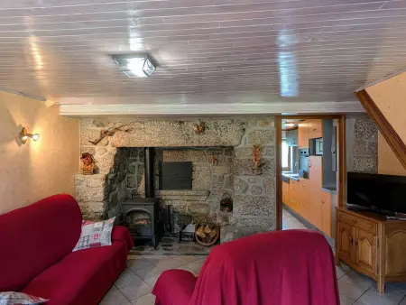 Gîte spacieux et rénové avec équipements modernes, terrasse et vaste jardin près de Gévaudan et Margeride - Photo 4