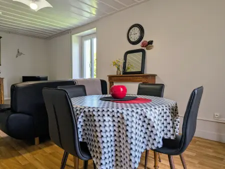 Maison de caractère avec jardin, idéale famille, près de Brioude, prox. baignade et ski - Photo 4