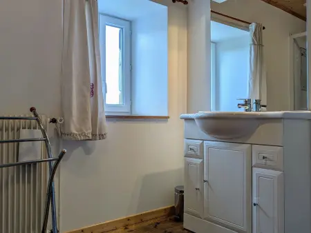Maison de caractère avec jardin, idéale famille, près de Brioude, prox. baignade et ski - Photo 13
