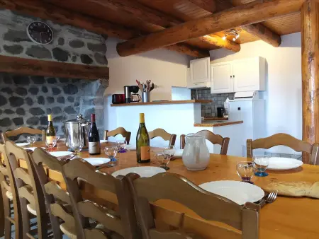 Gîte familial avec cour, ping-pong, proche Lyon et Clermont-Ferrand - Photo 1
