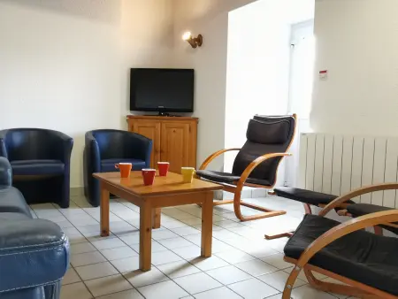 Gîte familial avec cour, ping-pong, proche Lyon et Clermont-Ferrand - Photo 2
