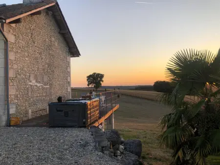 Maison isolée avec piscine privée et spa, Charente - Photo 1