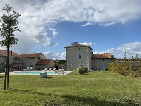Gîte de charme avec piscine chauffée, jardin privatif et équipements bébés, à 15 min d’Angoulême - Photo 25