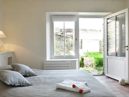 Maison au Charme du Village avec Jardin et Wi-Fi - 2 Chambres, 2 Salles d'eau, Cheminée - Photo 8