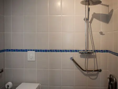 Gîte spacieux avec piscine chauffée, wifi et tennis au bord de la Loire - Photo 20