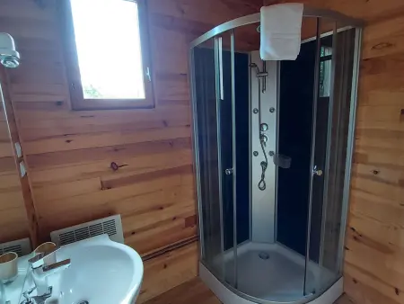 Chalet au calme avec terrasse, acceptant les animaux, parking et Wi-Fi inclus - Photo 7