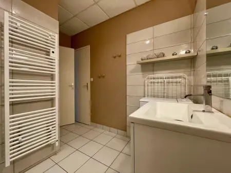Maison de plain-pied rénovée en 2018 avec jardin privatif, calme, nature et activités à Saint-Julien - Photo 7