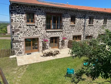 Gîte à la ferme à Saint-Christophe-sur-Dolaison avec terrasse et chambres privatives - Photo 10