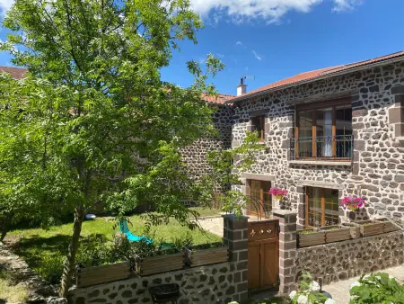 Gîte à la ferme à Saint-Christophe-sur-Dolaison avec terrasse et chambres privatives - Photo 11