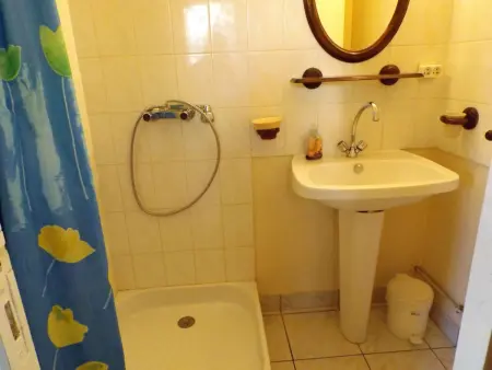 Villa Mitoyenne 6 Pers avec Terrasse, BBQ, Parking et WIFI à Grau d'Agde - Photo 10