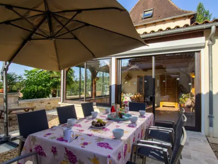 Maison spacieuse avec piscine, salle de sport, et équipements complets à Villamblard - Photo 1