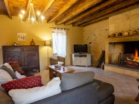 Maison de charme en Dordogne avec cheminée et jardin clos - Photo 4