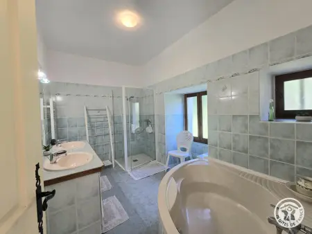 Maison de charme en Dordogne avec cheminée et jardin clos - Photo 12