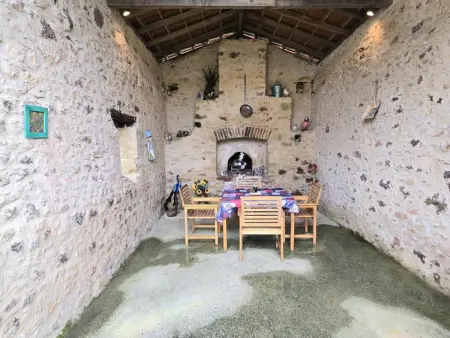 Charmante maison en pierre avec cheminée et animaux acceptés - Photo 16