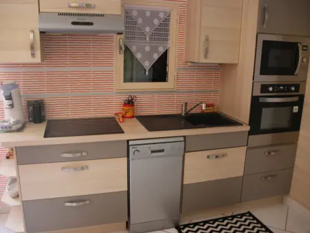 Villa Duplex Climatisée avec Terrasse, Piscine et Parking Gratuit à Agde - Photo 1