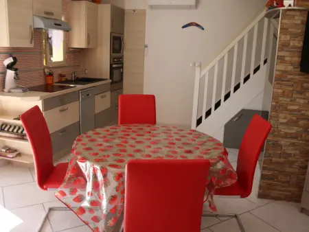 Villa Duplex Climatisée avec Terrasse, Piscine et Parking Gratuit à Agde - Photo 2