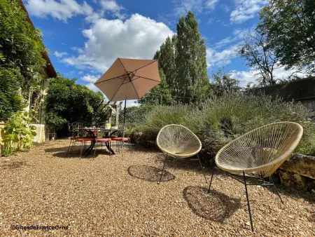 Maison percheronne avec jardin et jeux, proche de Bellême, idéale pour familles - Photo 1