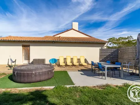 Gîte de charme 4 pers avec spa privatif, terrasse, et équipements complets au cœur d'un village viticole - Photo 3