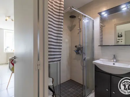 Gîte de charme 4 pers avec spa privatif, terrasse, et équipements complets au cœur d'un village viticole - Photo 17