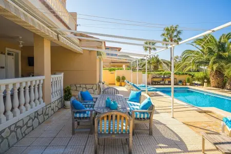 VILLA BUSOT, Séjour ensoleillé au bord de la piscine à Busot - Photo 6