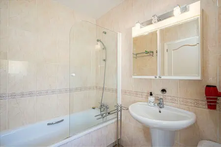 VILLA BUSOT, Séjour ensoleillé au bord de la piscine à Busot - Photo 30