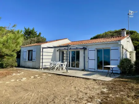 Maison vendéenne rénovée, accès direct plage, terrasses, BBQ, parking gratuit - Photo 17