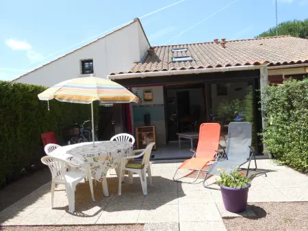 Pavillon avec piscine commune et jardin à 800m de la plage - Photo 1