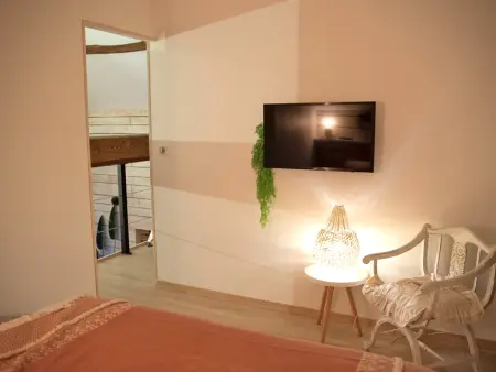 Loft rénové avec piscine privée et spa - Havre de paix en Auvergne - Photo 10